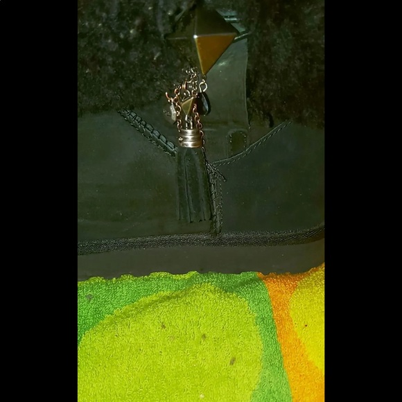 Uggs - Picture 3 of 6